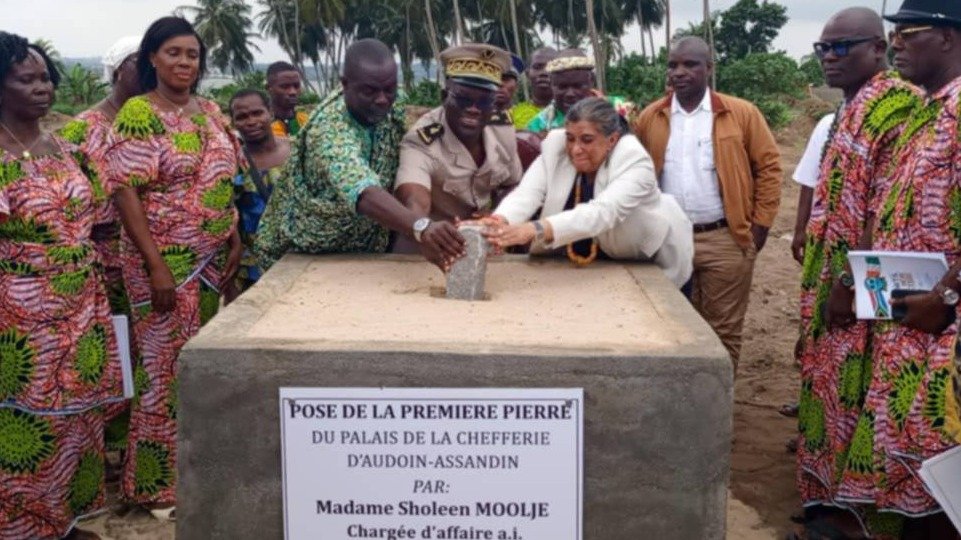 Amitié ivoiro-sud-africaine : Audoin-Assandin honore Nelson Mandela et pose la première pierre de sa chefferie